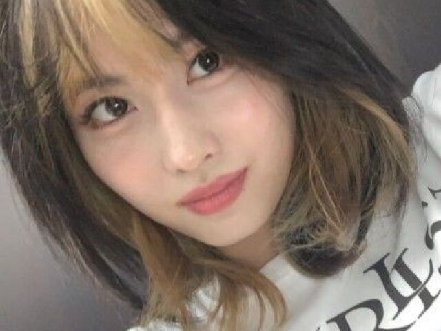 Momo (TWICE)
