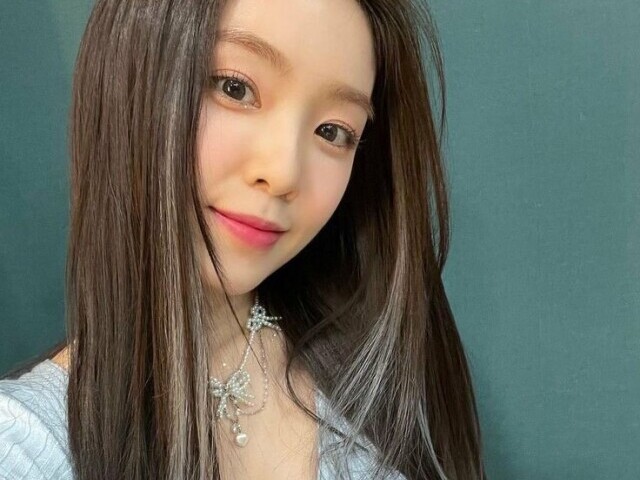 Irene (RED VELVET)