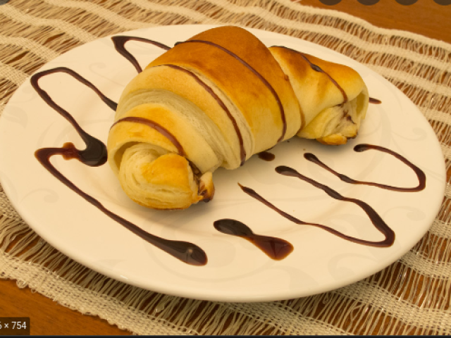 Croissant de chocolate.