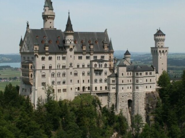 Um castelo bonito e nem tão chamativo, um lugar bom para plantar porém chave bastante e é friozinho