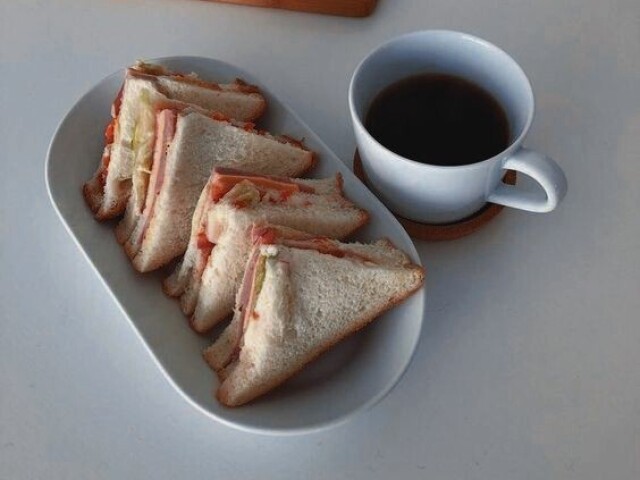 Hmmm cafezinho e ums paezinhoos