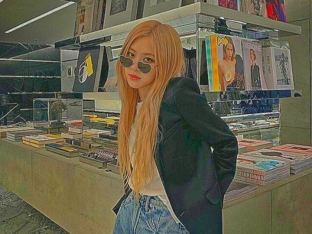 Pᴀʀᴋ ʀᴏsᴇᴀɴɴᴇ🧚♀️