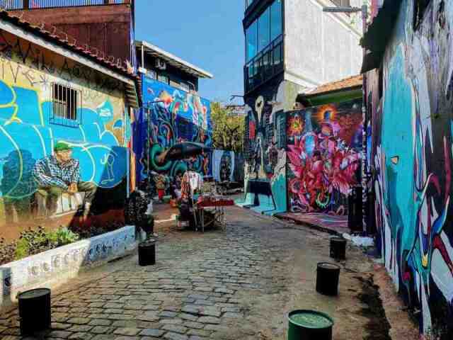 beco do batman uma coisa meio urbana colorida bem hipster