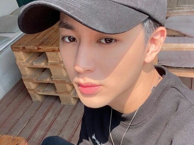 Song Yunhyeong (Ikon)