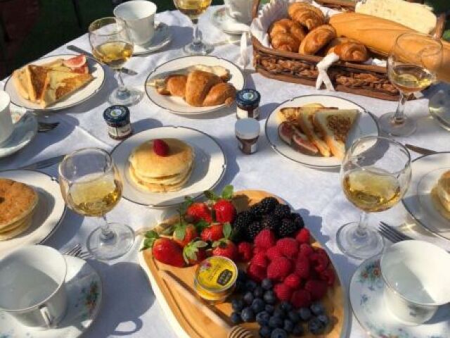 Café completo pra começar o dia com força