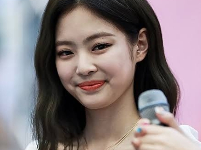 Jennie ( BLACKPINK ).