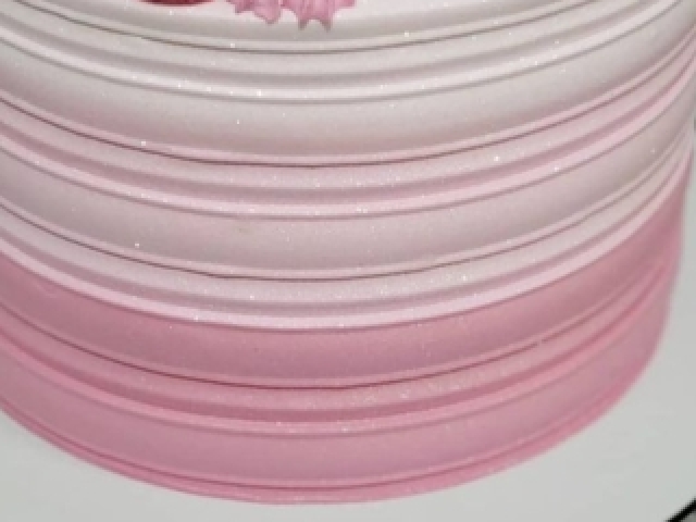 π€©π€©
(Desculpa nao encontrei nenhum de branco e rosa entao pus esse)