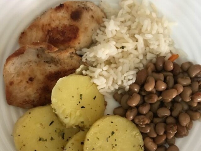 😋arroz,carne,feijão e batata