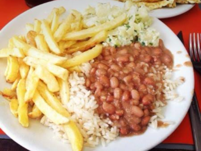 Arroz,feijão e batata frita