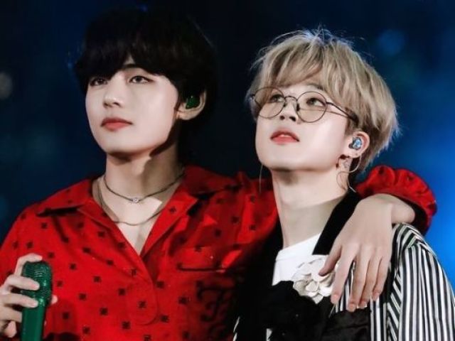 Um deles (Taehyung ou Jimin)