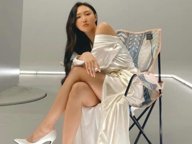 Hwasa (MAMAMOO)