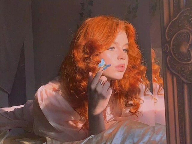 ruiva de olhos azuis 👩🏻🦰