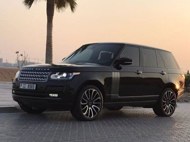 carro lindo com certeza terá motorista