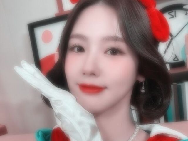 ⑅ ♥̩̥̩miyeon=; ?