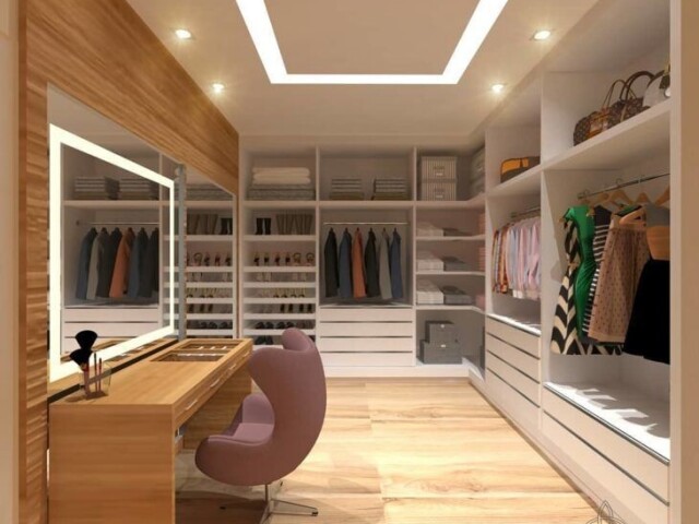 Closet bem espaçoso