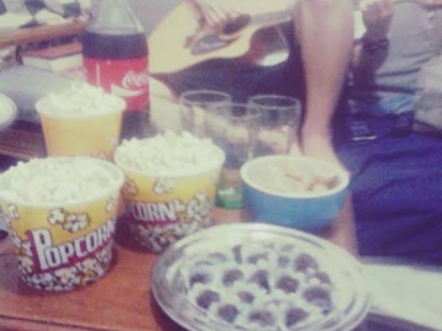 Pipoca🍿 brigadeiro e Coca-Cola.