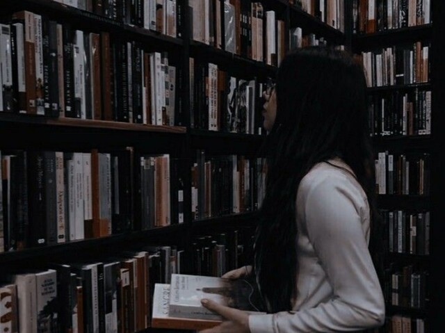 Biblioteca:
➪ Com certeza passaria meu tempo livre lendo um bom livro.