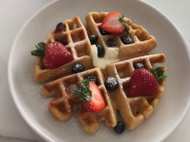 Waffles com frutas vermelhas (acho que e assim que escreve)?