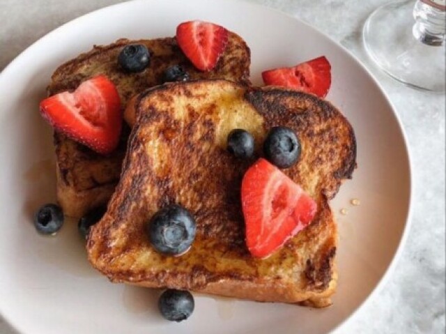 Pão com frutas vermelhas?