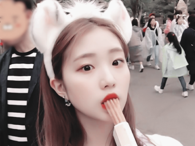 Yeojin- LOONA