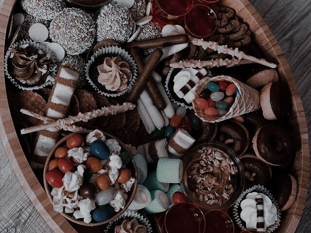 Comendo doce kkk diabetes que me perdoe