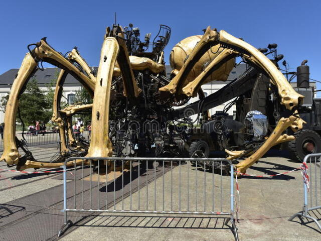 aranha mecanica na frança