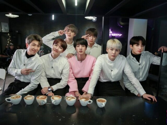 Monte a sua cafeteria e lhe dei uma música do BTS!
