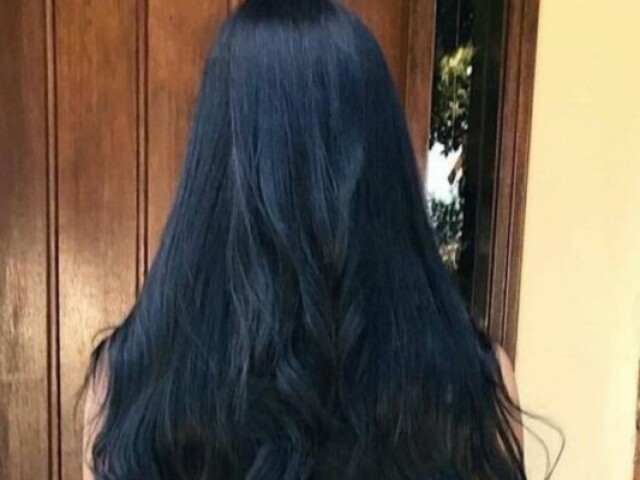 Cabelo longo e preto