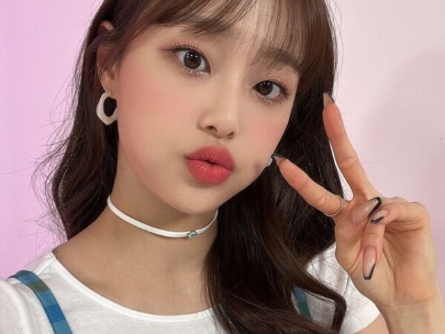 {Chuu~Loona}