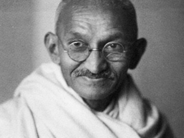 "A bondade deve estar ligada ao saber. A simples bondade pouco adianta; é o que tenho constatado." ー Gandhi