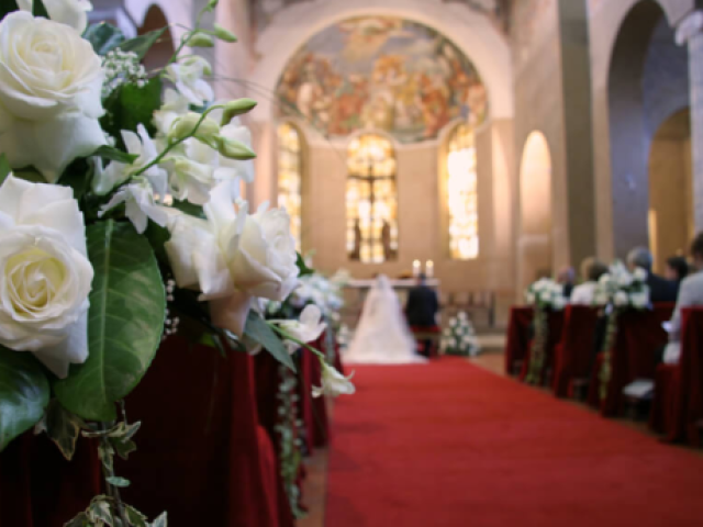 Igreja tem que ser rica mesmo