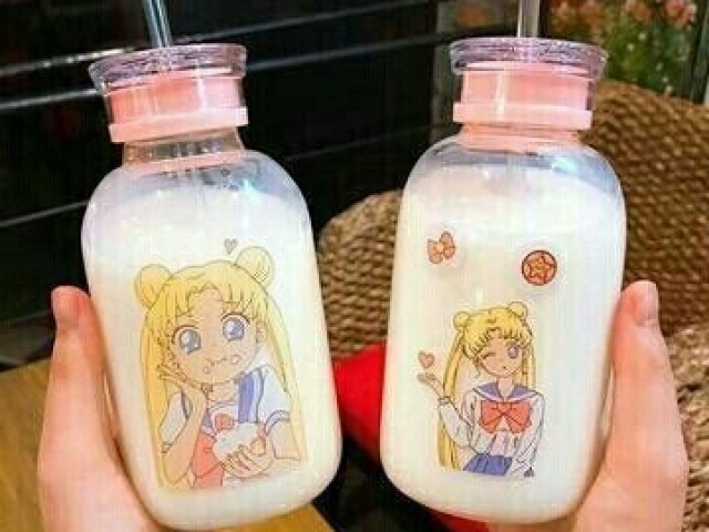 👱🏻‍♀️🥛👱🏻‍♀️