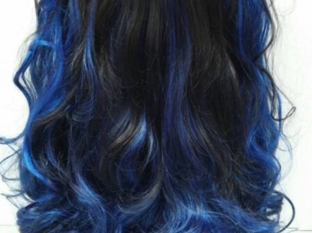 Cabelo preto e azul💙