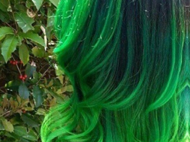 Cabelo castanho com verde💚