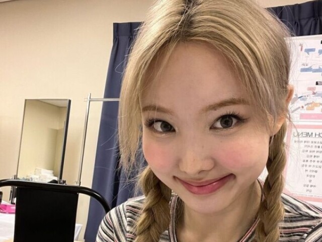 Nayeon blonde hair