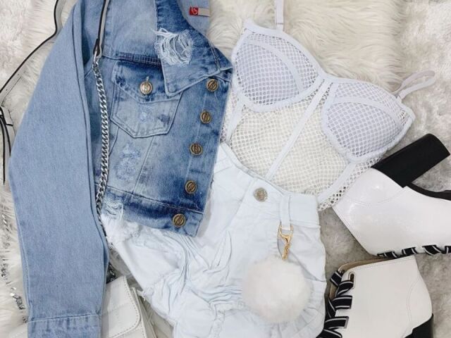 Desculpa pelas roupas repetidas
É qui bugou😭😭