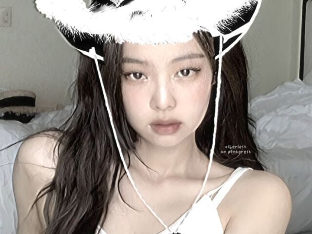 「†𝐵𝑙𝑖𝑛𝑘 𝑐𝑢𝑟𝑖𝑜𝑠𝑜†」