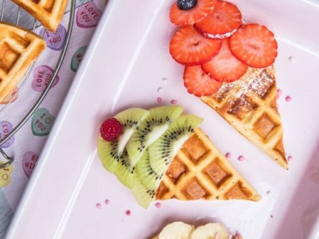 waffles com frutas