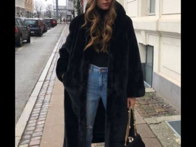 A roupa da Ana
Ela tá de toca, calça e bota preta