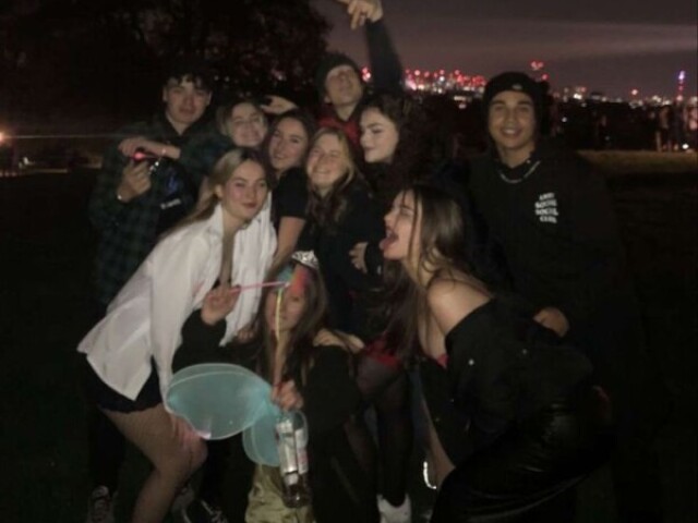 • com meus amigos! 🧑🤝🧑👭👬👫 •