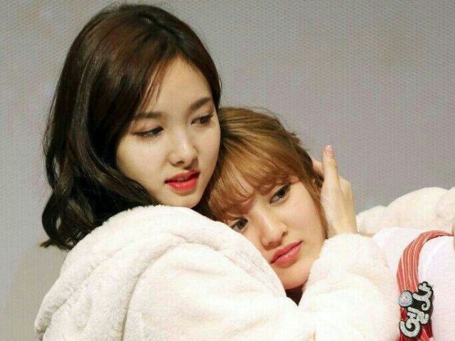 Nayeon e jihyo