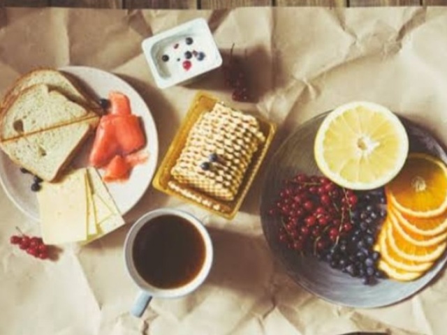 Pãozinho com frutas e biscoito🍞🍊🫓