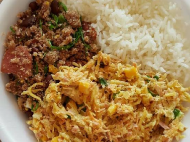 ARROZ , FEIJÃO TROPEIRO E SALPICÃO