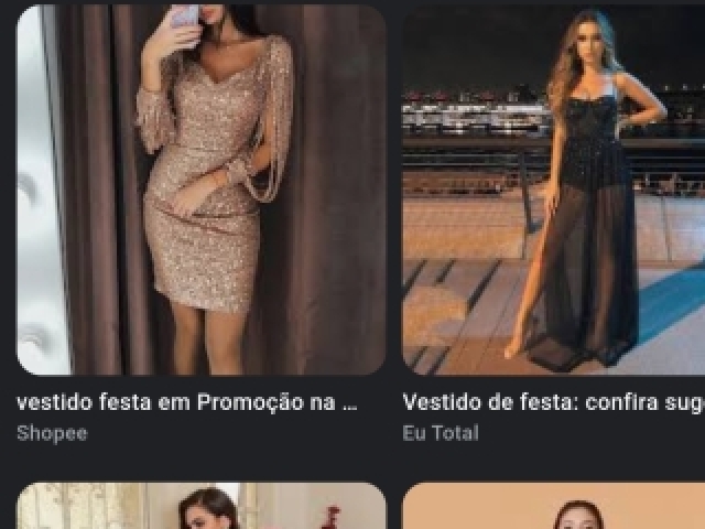 Um dos dois vestidos