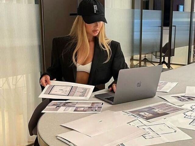 "A" Você sempre usa a razão e gosta de lugares onde possa trabalhar tranquilamente sem ser incomodado. Gosta de trabalhar em equipe, mas acha que se sai melhor individualmente, por isso se considera um líder nato. Muitas pessoas não o entendem, mas o admiram muito. Você está sempre buscando o crescimento individual e se preocupa com sua saúde.