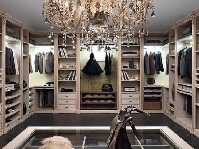 Monte seu closet de rico e cheio de roupas:)
