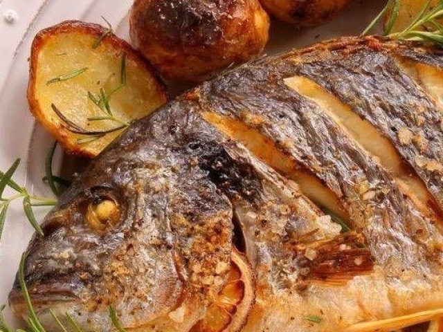 peixe no forno com batatas