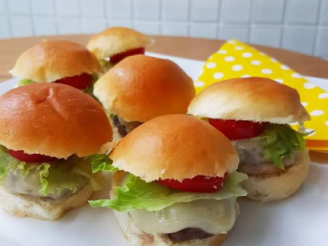 Mini hamburguers, amooo! Precisa ter