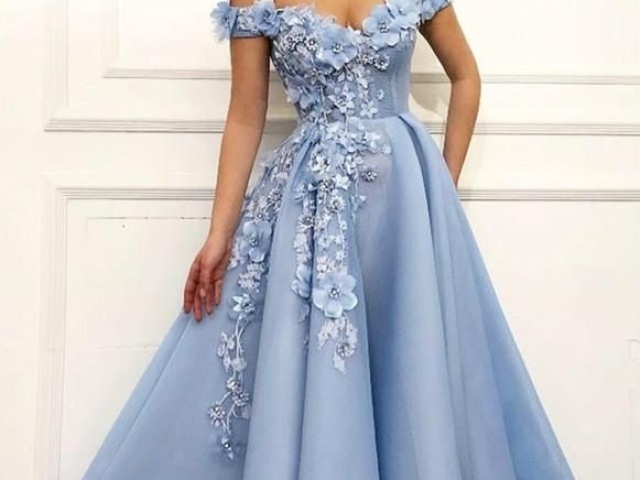 (Cortou, mas o vestido Ă© comprido)