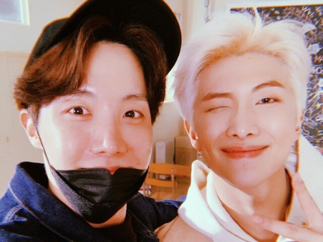 RM (mais velho) e Jhope (mais novo)